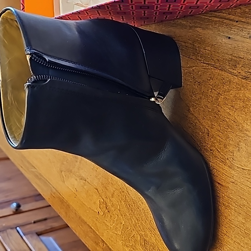 Tory Burch Black Leather Block Heel Ankle Boots Juliana Bootie - Picture 5 of 5